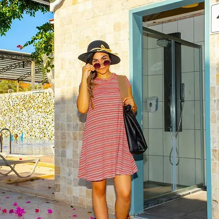 فندق تونوز بيتش