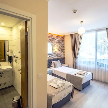 Tonoz Hotel 3*