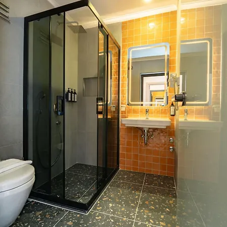 Tonoz Hotel 3*